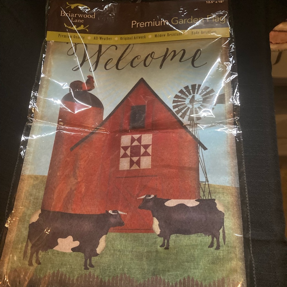 Red Welcome Garden Flag